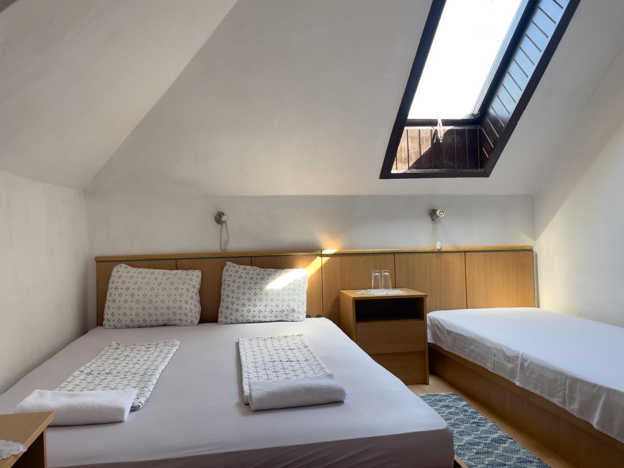 Pestujhely Panzio-Etterem Hotel Budapest Ngoại thất bức ảnh